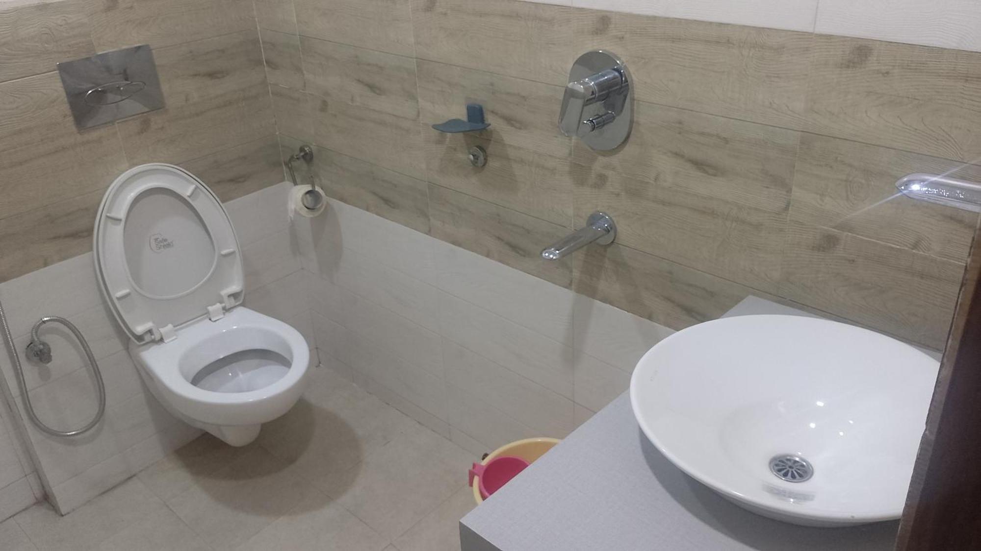 Serenity Inn And Grill Guwahati Dış mekan fotoğraf