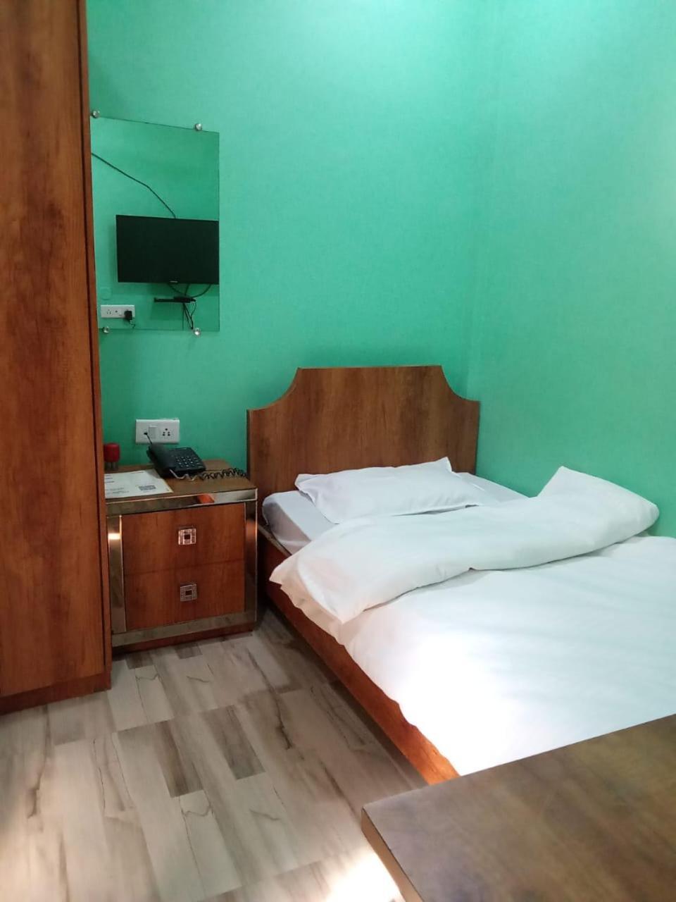 Serenity Inn And Grill Guwahati Dış mekan fotoğraf